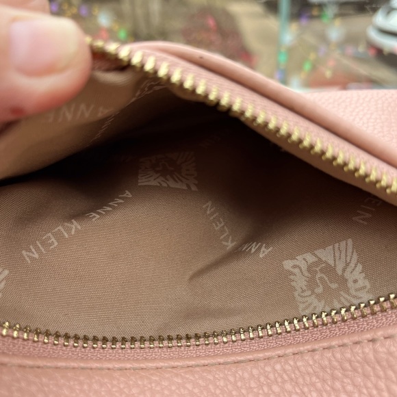 Ladies Anne Klein Crossbody Handbag, Size Small to Medium, Peach, So pretty - Picture 5 of 10